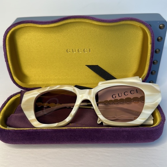 💯- New-Gucci Silver White ivory 0641 Crystal Cat Eye Runway Gg0641 Sunglass… - Picture 12 of 15